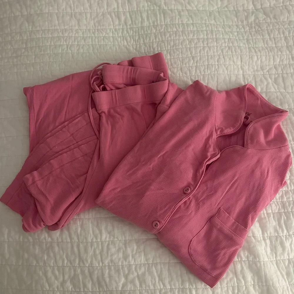 SKIMS bubblegum pink ribbed pajama set - Picture 3 of 6